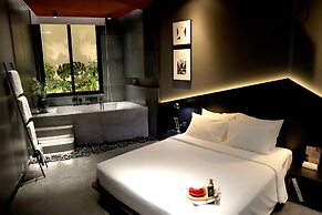 Kin Wander Tan Binh, The Mountain