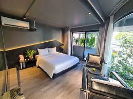 Kin Wander Tan Binh, The Mountain