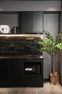 Kin Wander Tan Binh, The Mountain