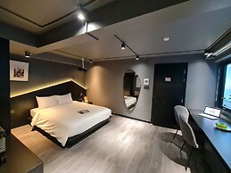 Kin Wander Tan Binh, The Mountain