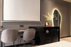 Kin Wander Tan Binh, The Mountain