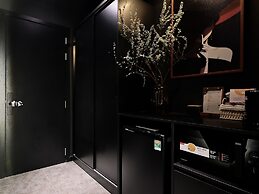 Kin Wander Tan Binh, The Mountain