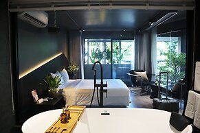 Kin Wander Tan Binh, The Mountain