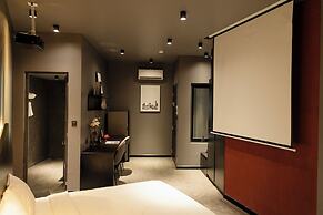 Kin Wander Tan Binh, The Mountain