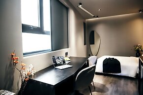 Kin Wander Tan Binh, The Mountain