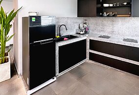 Kin Wander Tan Binh, The Mountain