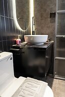 Kin Wander Tan Binh, The Mountain