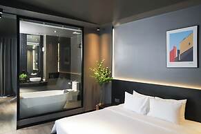 Kin Wander Tan Binh, The Mountain