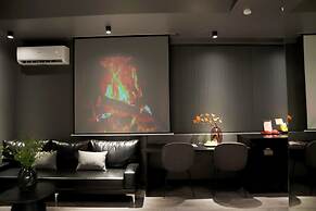 Kin Wander Tan Binh, The Mountain