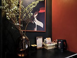 Kin Wander Tan Binh, The Mountain