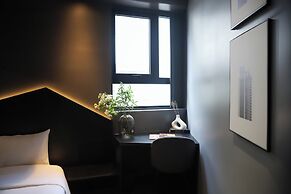 Kin Wander Tan Binh, The Mountain