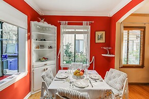 Gardena Vacation Rental: 5 Mi to Manhattan Beach!