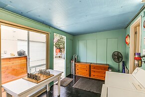 Gardena Vacation Rental: 5 Mi to Manhattan Beach!