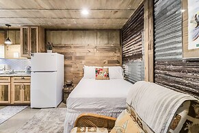 Casas Coastal Experience Cabin C 1 Bedroom Cottage by RedAwning