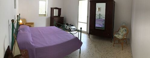 Villa a few Steps From the sea