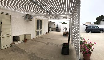 Villa a few Steps From the sea