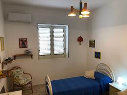 Villa a few Steps From the sea