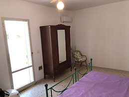 Villa a few Steps From the sea