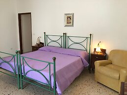 Villa a few Steps From the sea