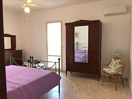 Villa a few Steps From the sea