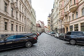 Charming Apartment In Famous Area