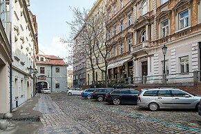 Charming Apartment In Famous Area
