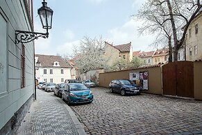 Charming Apartment In Famous Area