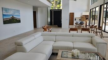 Exclusive Community Easy Access Oceanview Pool