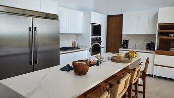 Exclusive Community Easy Access Oceanview Pool