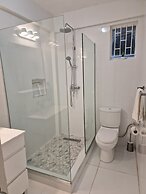 2 Bed parking gated modern