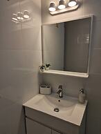 2 Bed parking gated modern