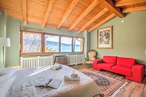 Faby House On Hilly Area And Lake View