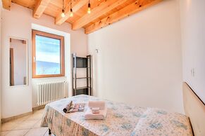 Faby House On Hilly Area And Lake View