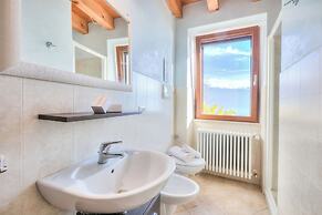 Faby House On Hilly Area And Lake View