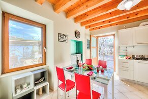 Faby House On Hilly Area And Lake View