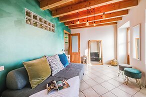 Faby House On Hilly Area And Lake View