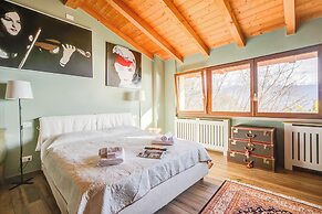 Faby House On Hilly Area And Lake View