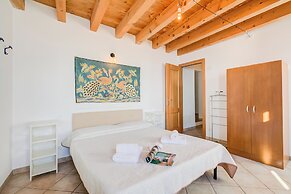 Faby House On Hilly Area And Lake View