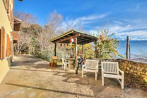 Faby House On Hilly Area And Lake View