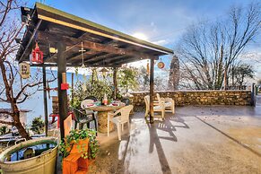 Faby House On Hilly Area And Lake View