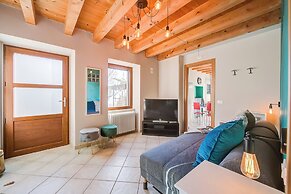 Faby House On Hilly Area And Lake View