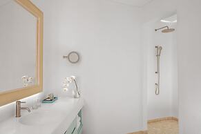 Anantara Santorini Abu Dhabi Retreat - Adults Only