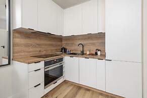 Coast Apartment With Terrace by Renters