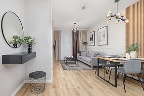 Coast Apartment With Terrace by Renters