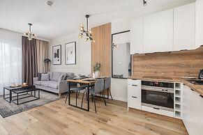 Coast Apartment With Terrace by Renters