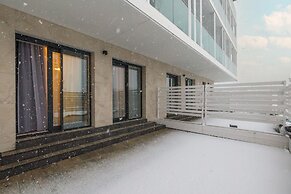 Coast Apartment With Terrace by Renters