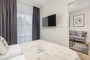 Coast Apartment With Terrace by Renters