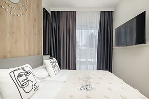 Coast Apartment With Terrace by Renters