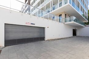 Coast Apartment With Terrace by Renters