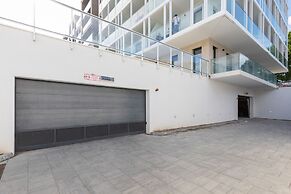 Coast Apartment With Terrace by Renters